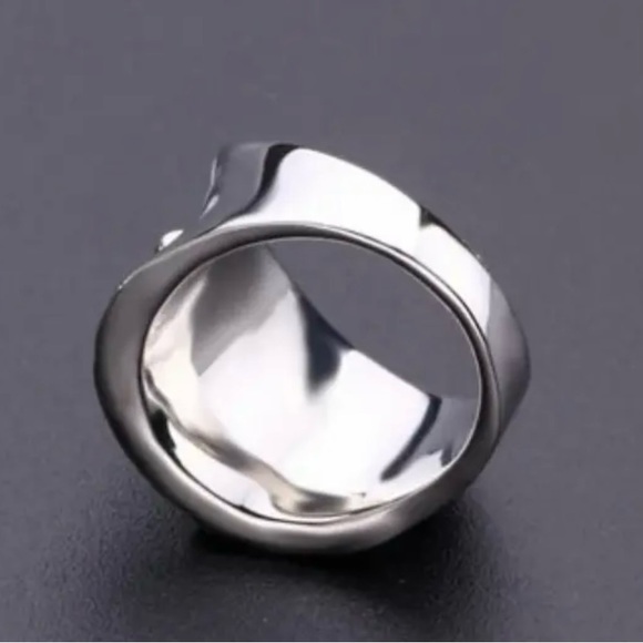 925 Silver Plated White Flower Ring - Picture 3 of 6